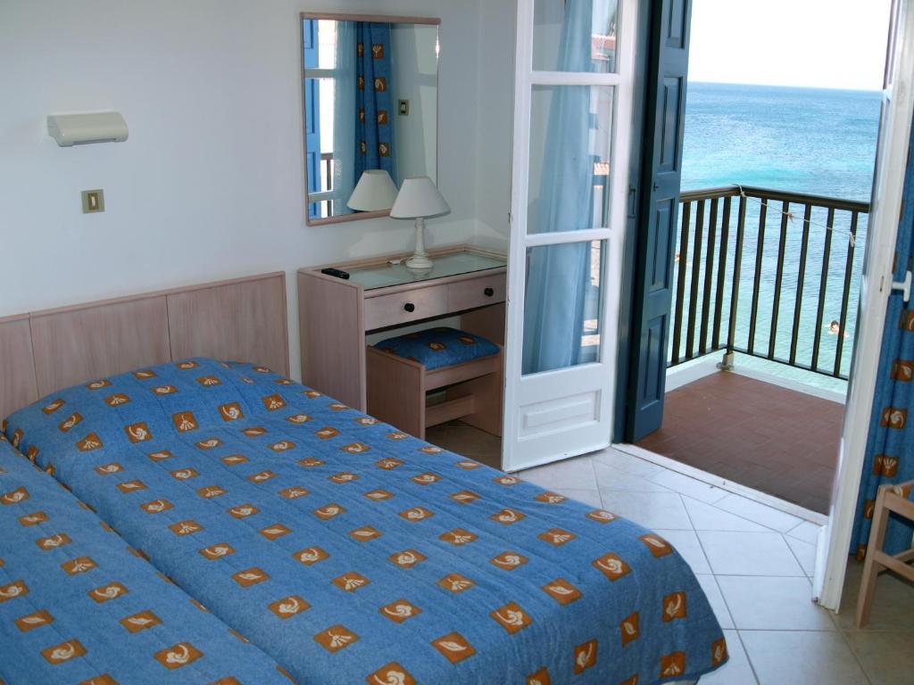 Lemos Hotel Kokkari Room photo