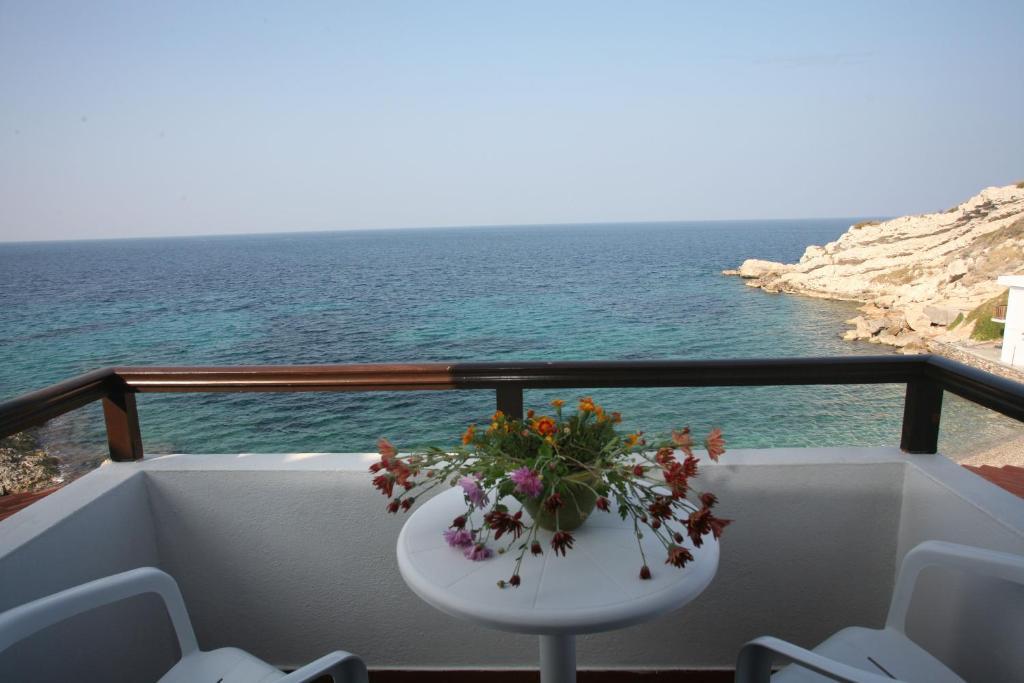Lemos Hotel Kokkari Room photo